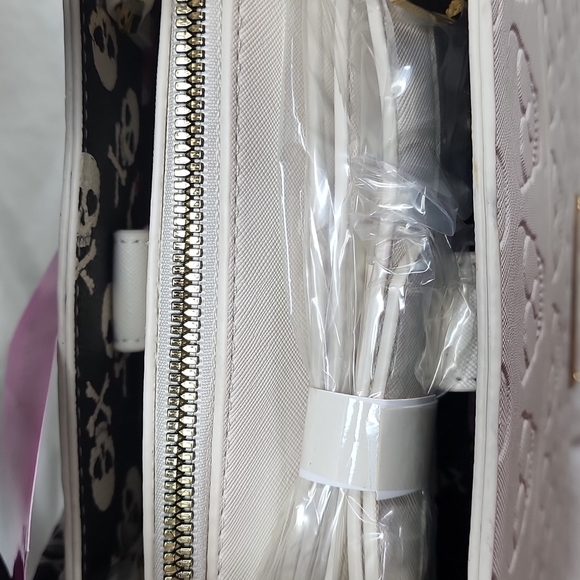 BETSEY JOHNSON SKULL SATCHEL - Picture 9 of 12